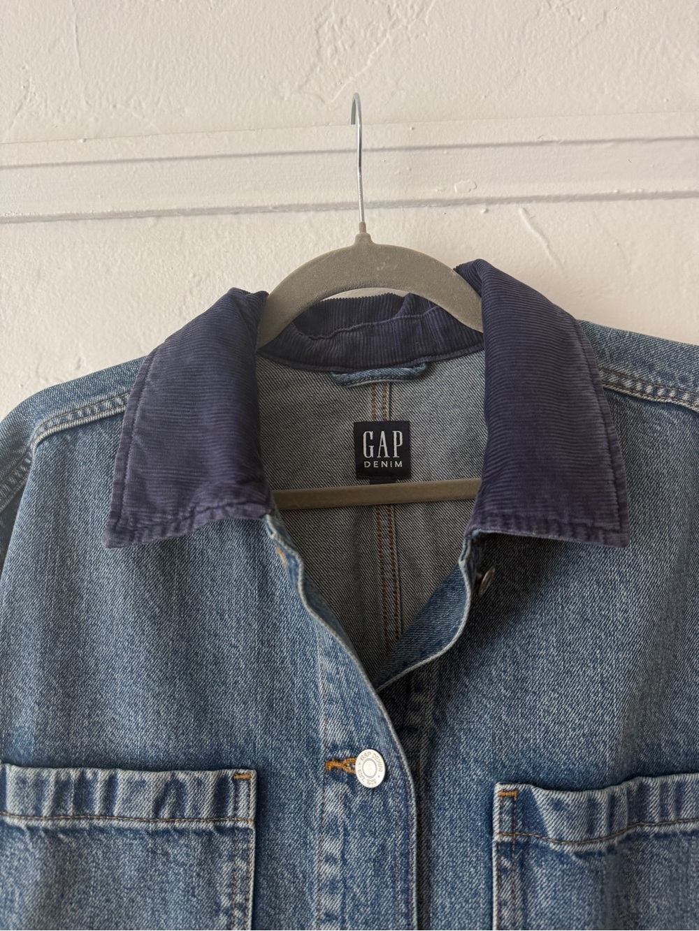 NWOT Gap denim chore barn jacket corduroy collar medium - Picture 2 of 3